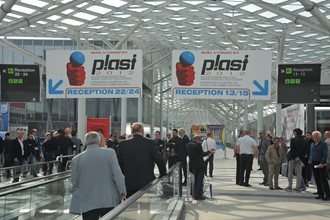 Innovation, safety and sustainability of food packaging in plastic materials
